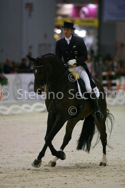 LAUGKS_MEGGLE\'S WELTTALL_MILANO_2011_SS2_2447.jpg